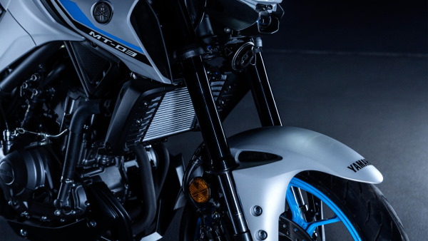 Yamaha MT-03 2025 fourche inverse