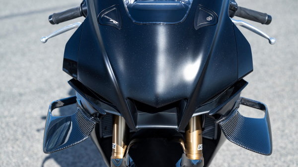 Ensemble électronique sophistiqué de la yamaha R1 RACE 2025 yamaha R1 RACE 2025 ensemble electronique sophistique