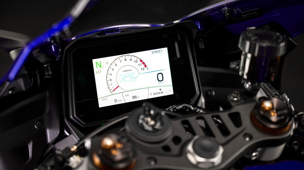 Écran TFT 5 pouces de la Yamaha R9 2025 yamaha R9 2025 Ecran TFT 5'' connecté