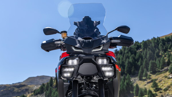 Phares de virage à LED de la Yamaha TRACER 9 2025 Yamaha Tracer 9 2025 phare de virage LED