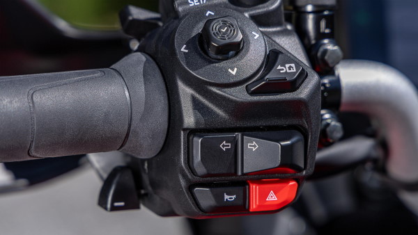 Poignées chauffantes de la Yamaha TRACER 9 2025 Yamaha TRACER 9 2025 poignee chauffantes