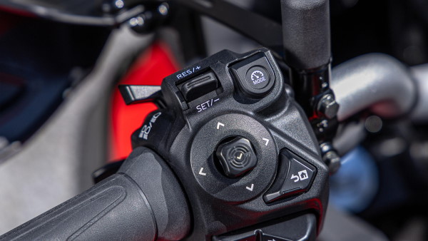 Régulateur et limiteur de vitesse de la Yamaha TRACER 9 2025 Yamaha Tracer 9 2025 regulateur et limiteur de vitesse