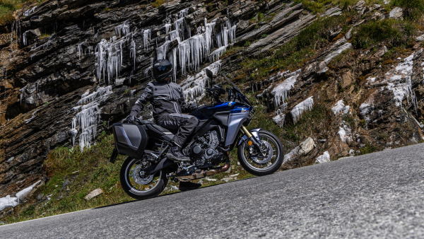 Yamaha TRACER 9 GT + 2025 freinage intelligent avec aide au demarrage en cote