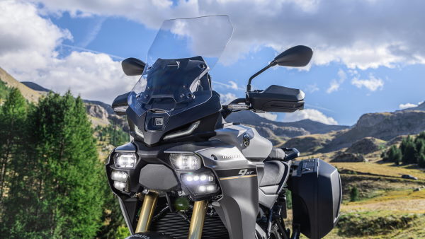 Phare matriciel à LED de la Yamaha TRACER 9 GT 2025 Yamaha tracer 9 GT 2025 nouveau phare matriciel LED