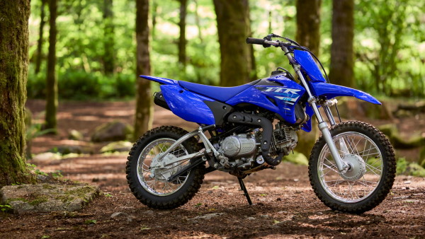 Yamaha 110 TTR 2025 Cylindre incline et ligne d'echappement haute