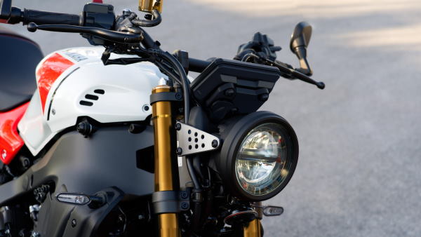 Eclairage intégral à LED de la Yamaha Custom XSR900 2025 Yamaha Custom XSR900 2025 eclairage integral LED