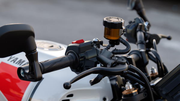 Freins et Suspensions de la Yamaha Custom XSR900 2025 Yamaha Custom XSR900 2025 Freins et Suspensions hautes performances