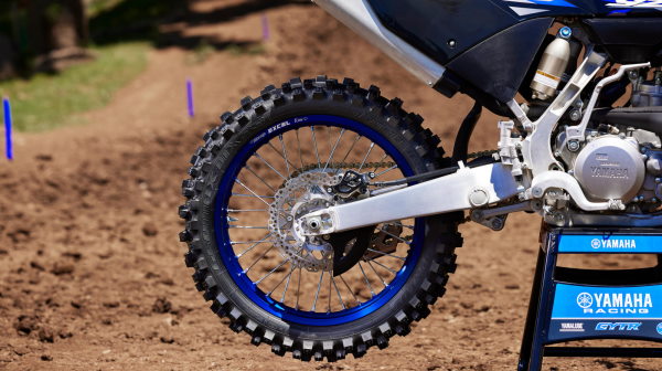 Yamaha YZ250 Monster Energy Yamaha Racing Edition 2025 systeme de freinage