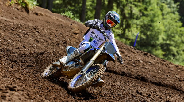 Moto cross Yamaha YZ250F Monster Energy 2025 chaine de distribution faible friction