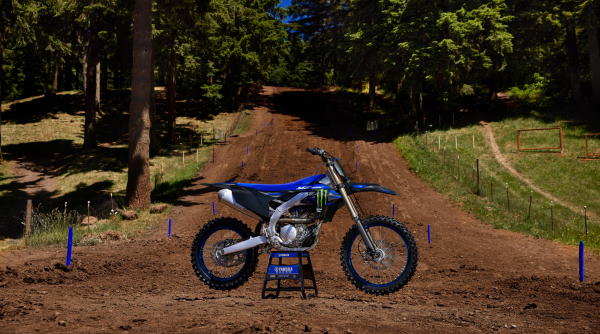 Moto cross Yamaha YZ250F Monster Energy 2025 Flux admission air optimise