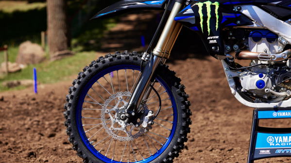 Moto cross Yamaha YZ250F Monster Energy 2025 Parametre suspension ajuste
