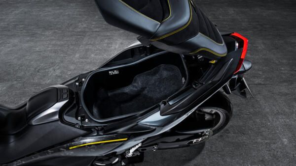 Yamaha TMAX 20th anniversary 2021 grand coffre