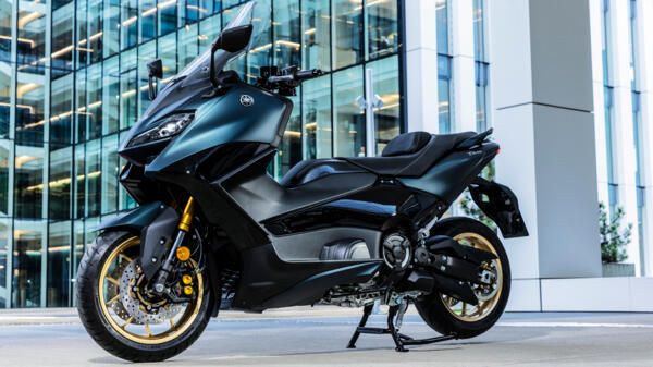 Yamaha TMAX tech max 2022 caractéristiques