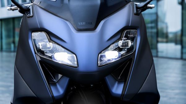 Yamaha Scooter TMAX 2023 Phare et clignotants