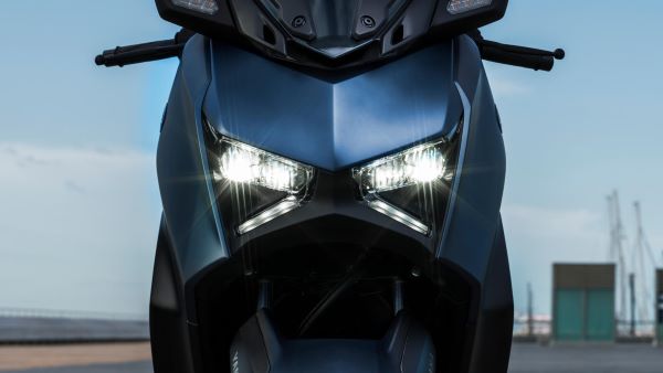 Yamaha Scooter XMAX 300 2023 Phare en X