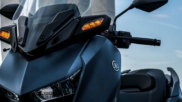 Yamaha Scooter XMAX 300 2023 Clignotants avant hauts