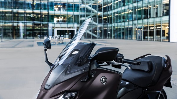 Bulle réglable éléctriquement du scooter Yamaha TMAX Tech Max 2024 Yamaha TMAX tech max 2024 bulle