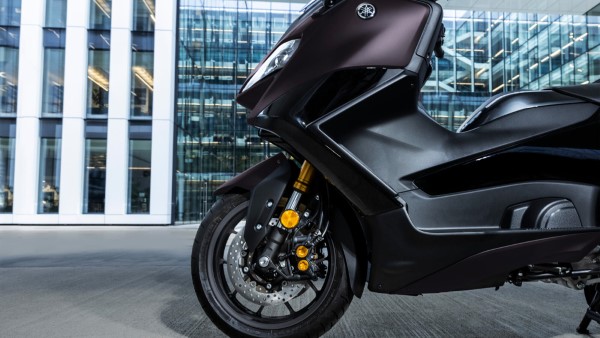 Ergonomie améliorée pour pilote et passager du scooter Yamaha TMAX Tech Max 2024 Yamaha TMAX tech max 2024 ergonomie