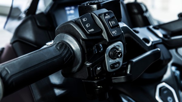 Régulateur de vitesse du scooter Yamaha TMAX Tech Max 2024 Yamaha TMAX tech max 2024 régulateur
