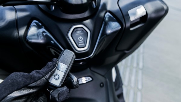 Contacteur éléctronique SmartKey du scooter Yamaha TMAX Tech Max 2024 Yamaha TMAX tech max 2024 smartKey