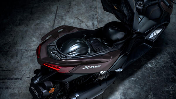 yamaha XMAX 125 techMAX 2024 Espace de rangement