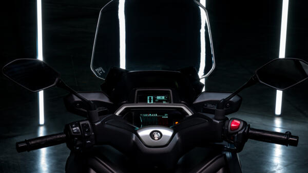 yamaha XMAX 125 techMAX 2024 Guidon et bulle reglables