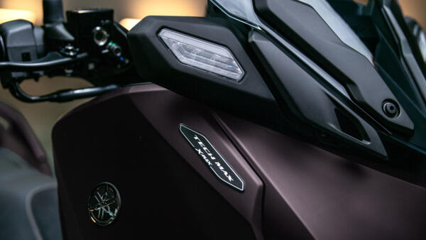 yamaha XMAX 125 techMAX 2024 Clignotants en hauteur