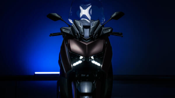 yamaha XMAX 125 techMAX 2024 Feux LED en X