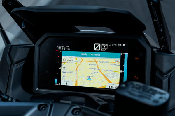 Nouvel écran TFT connecté du scooter Yamaha TMAX Tech Max 2025 Yamaha TMAX tech max 2025 ecran TFT