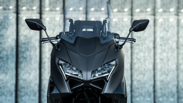 Yamaha Scooter TMAX 2025 Optique et carénages redessinés