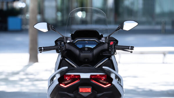 yamaha XMAX 125 techMAX+ 2025 Guidon et bulle reglables