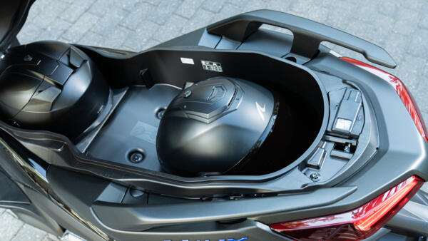 yamaha scooter 125 XMAX 2025 Espace rangement