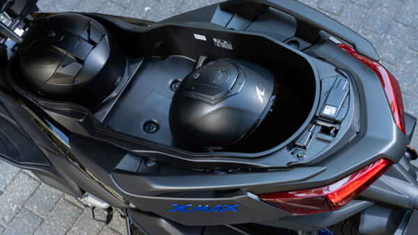 Yamaha Scooter XMAX 300 2025 Coffre sous selle