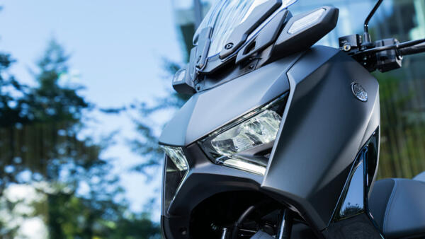 Yamaha Scooter XMAX 300 2025 Clignotants avant hauts