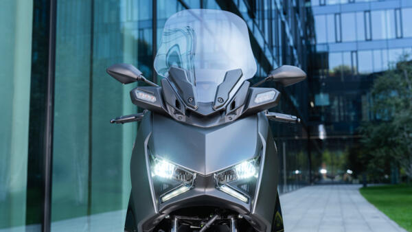 Yamaha Scooter XMAX 300 2025 Phare en X