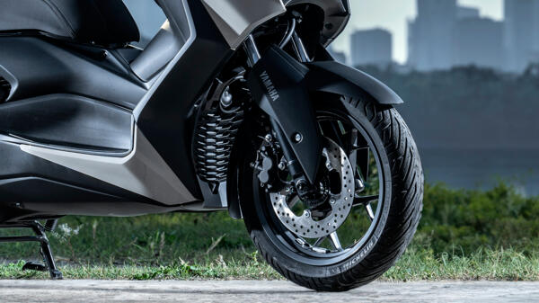 Yamaha Scooter XMAX 300 tech max+ 2025 Systeme controle traction