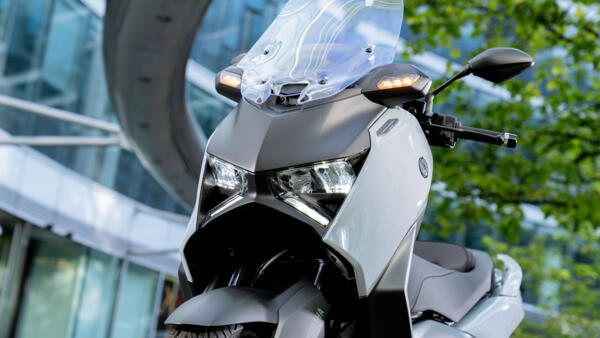 Yamaha Scooter XMAX 300 tech max+ 2025 Clignotants hauts