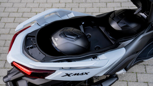Yamaha Scooter XMAX 300 tech max+ 2025 Coffre sous selle